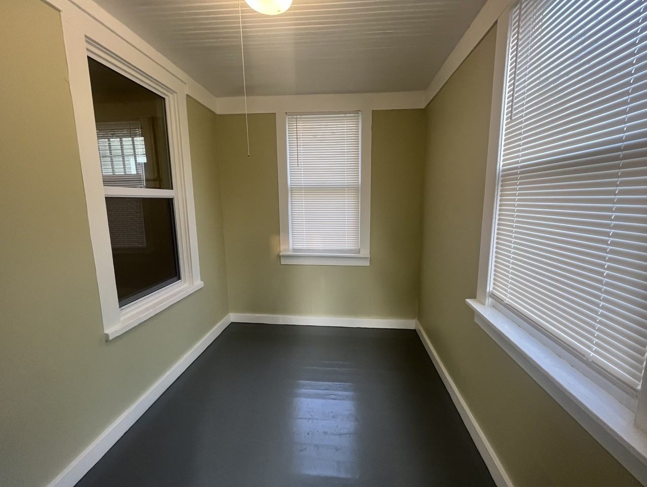 925 Windsor Ave - Photo 4 of 14
