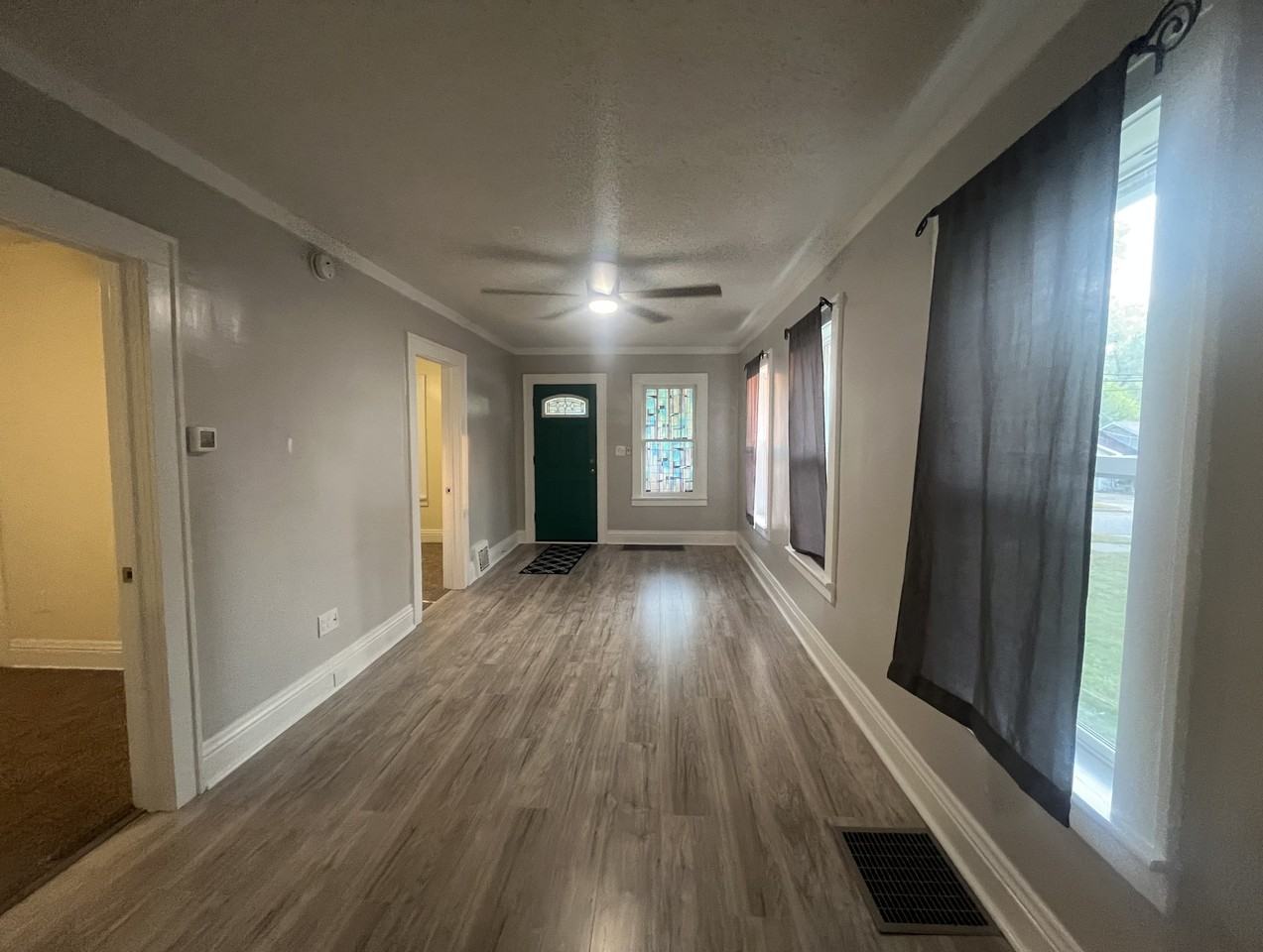 925 Windsor Ave - Photo 5 of 14