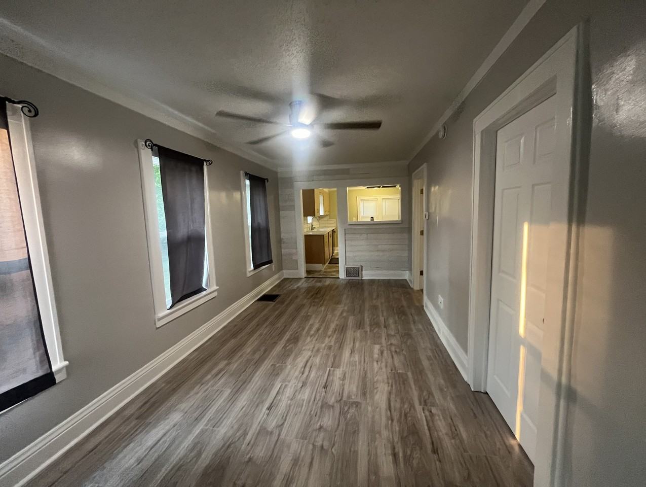 925 Windsor Ave - Photo 6 of 14
