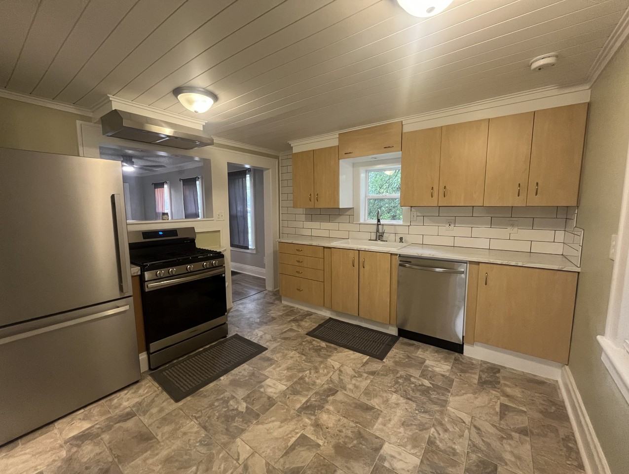 925 Windsor Ave - Photo 7 of 14