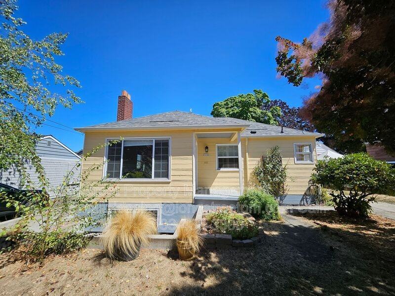 7036 N Concord Ave - Photo 3 of 40
