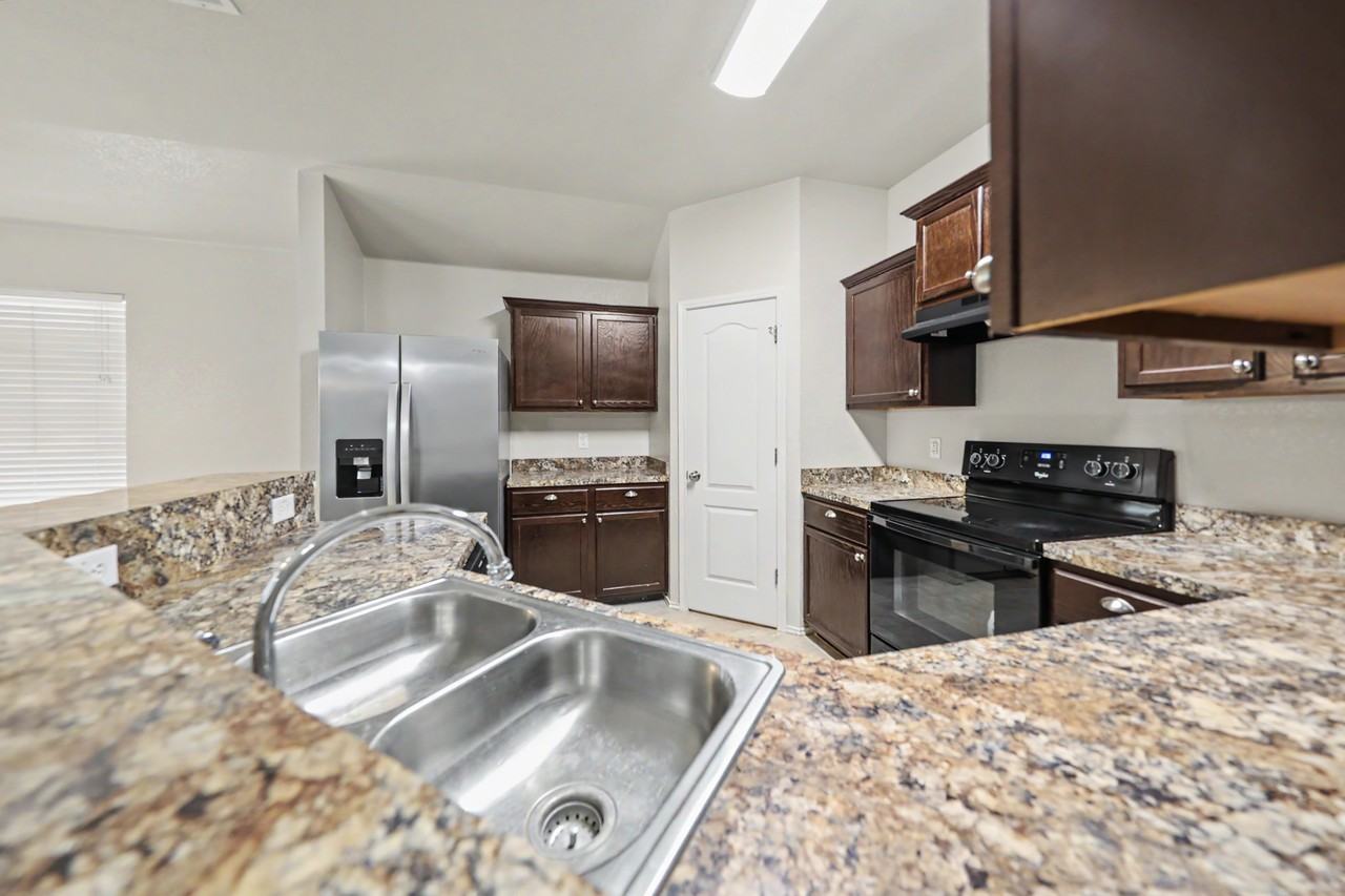 2103 Jefferson Ct S - Photo 5 of 24