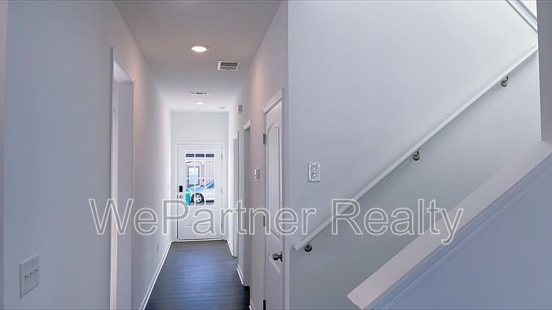 21 Sandstone Dr - Photo 2 of 11