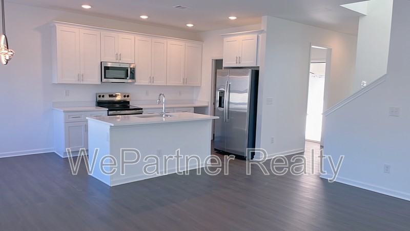 21 Sandstone Dr - Photo 5 of 11