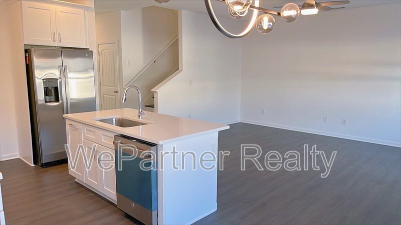 21 Sandstone Dr - Photo 7 of 11