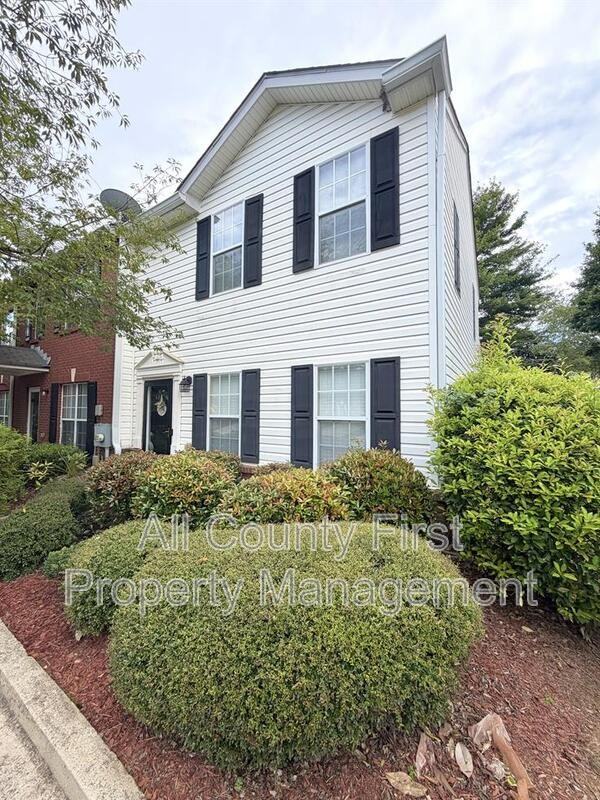 5867 Strathmoor Manor Cir - Photo 2 of 15