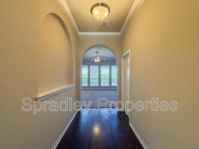 820 Glenstone Dr - Photo 2 of 22