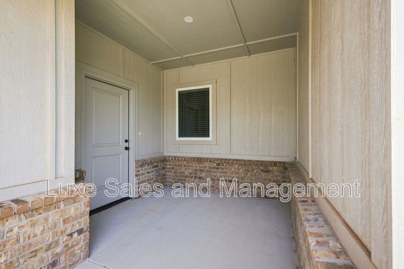 10912 Oak Hollow Dr - Photo 3 of 20