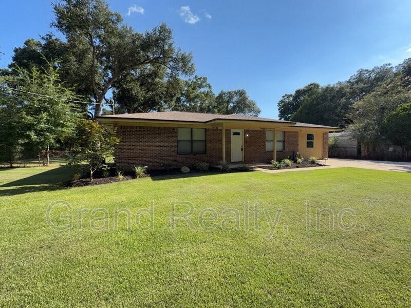 6119 Shawn Ln - Photo 2 of 24