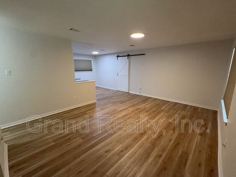 6119 Shawn Ln - Photo 4 of 24