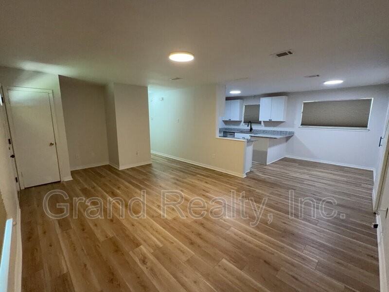 6119 Shawn Ln - Photo 5 of 24