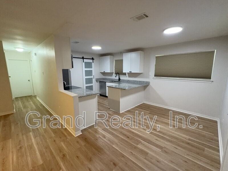 6119 Shawn Ln - Photo 6 of 24