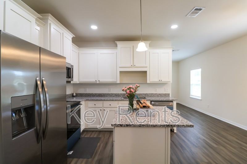 7111 Mcadam Ct - Photo 3 of 16