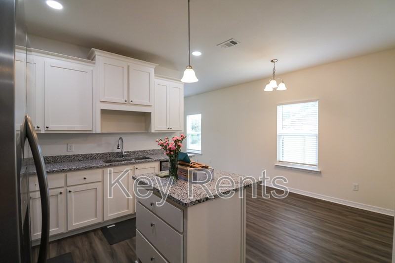 7111 Mcadam Ct - Photo 4 of 16