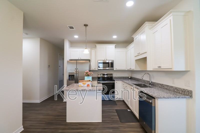 7111 Mcadam Ct - Photo 5 of 16