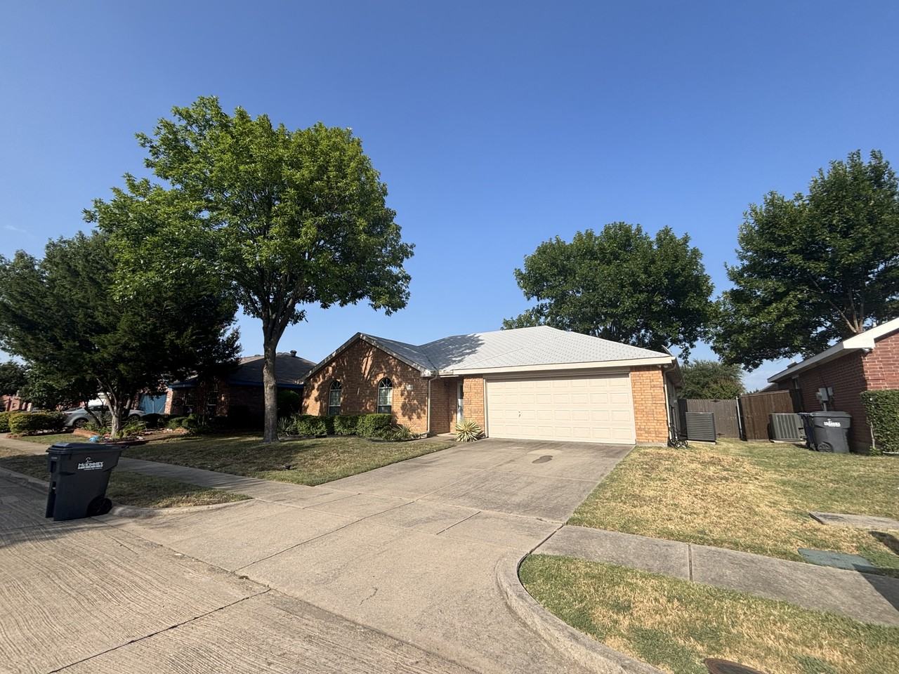 2712 Douglas Dr #NA - Photo 2 of 4