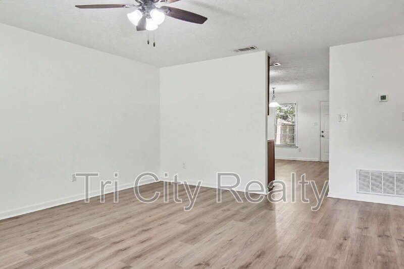 150 Chase Ct - Photo 7 of 43