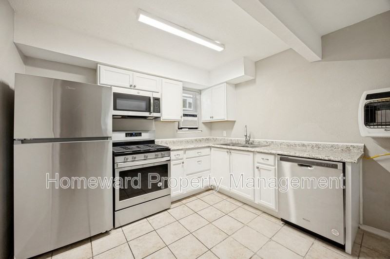 1001 W Elm St - Photo 2 of 12