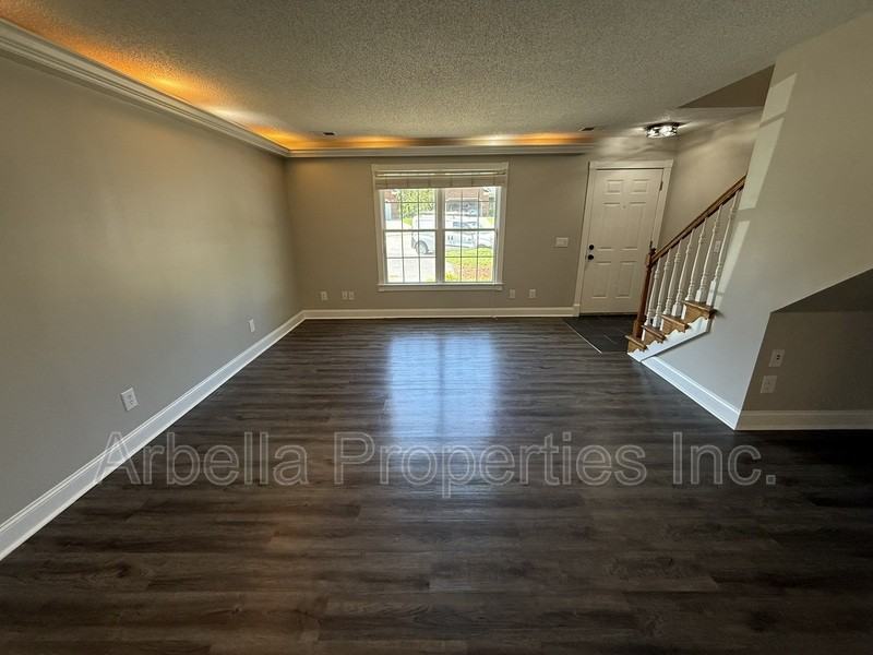 1735 Blakewood Ct - Photo 5 of 20