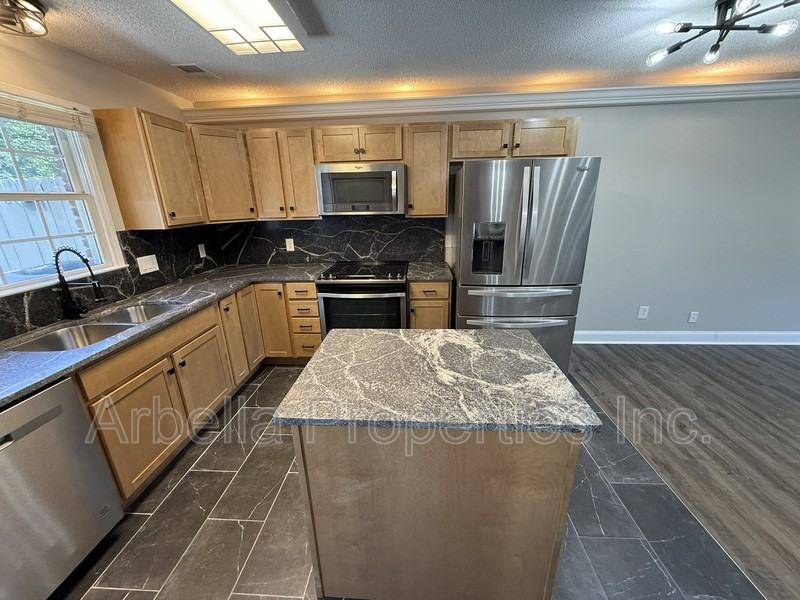 1735 Blakewood Ct - Photo 7 of 20