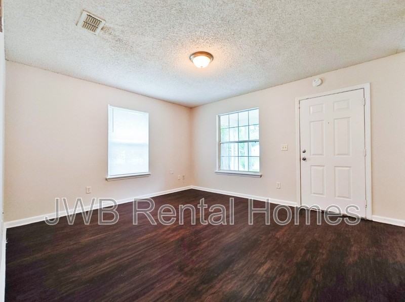 1596 W 30th St - Photo 6 of 11
