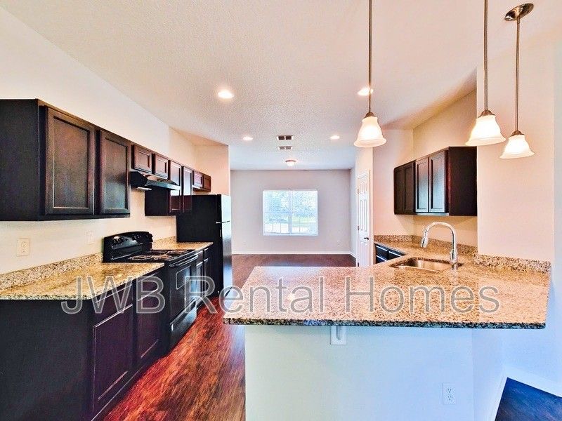 6221 Lamar Dr E - Photo 2 of 11