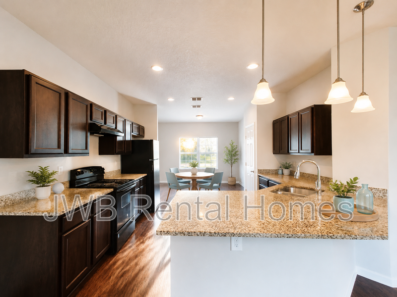 6221 Lamar Dr E - Photo 3 of 11