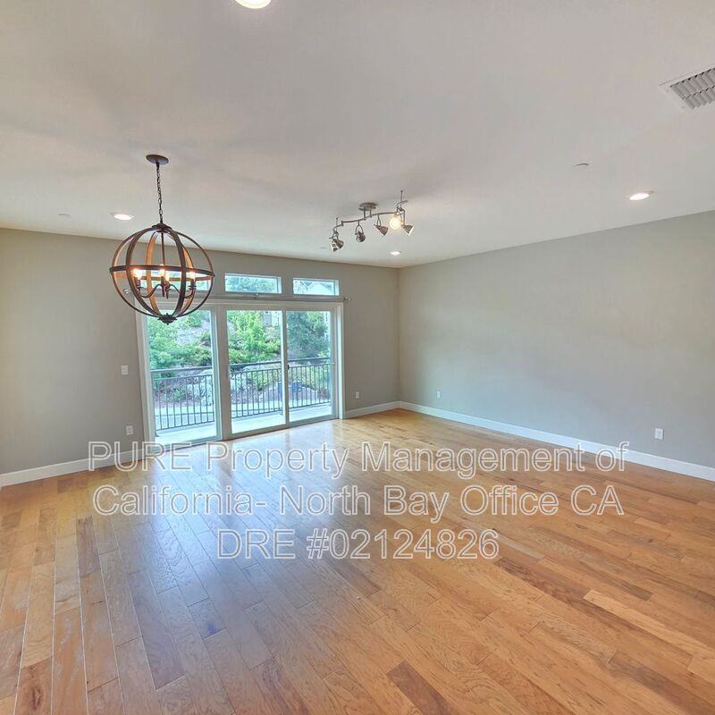 563 Jade St - Photo 3 of 21