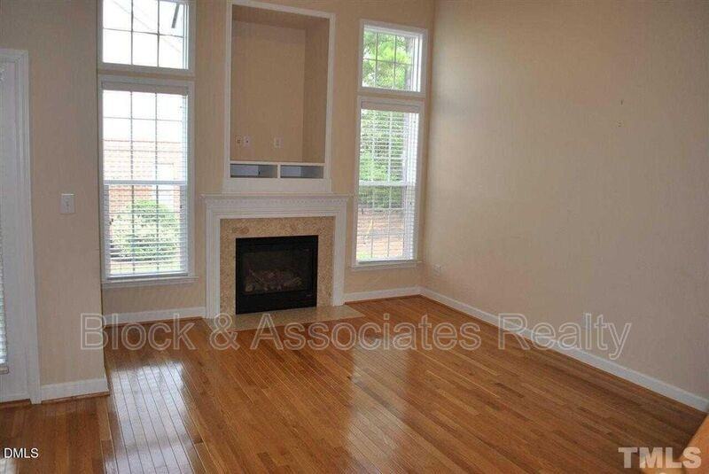 4305 Flintlock Ln - Photo 3 of 8