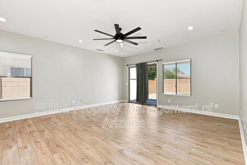 536 E Yellow Wood Ave - Photo 4 of 31