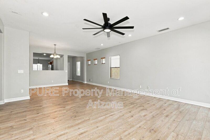 536 E Yellow Wood Ave - Photo 5 of 31