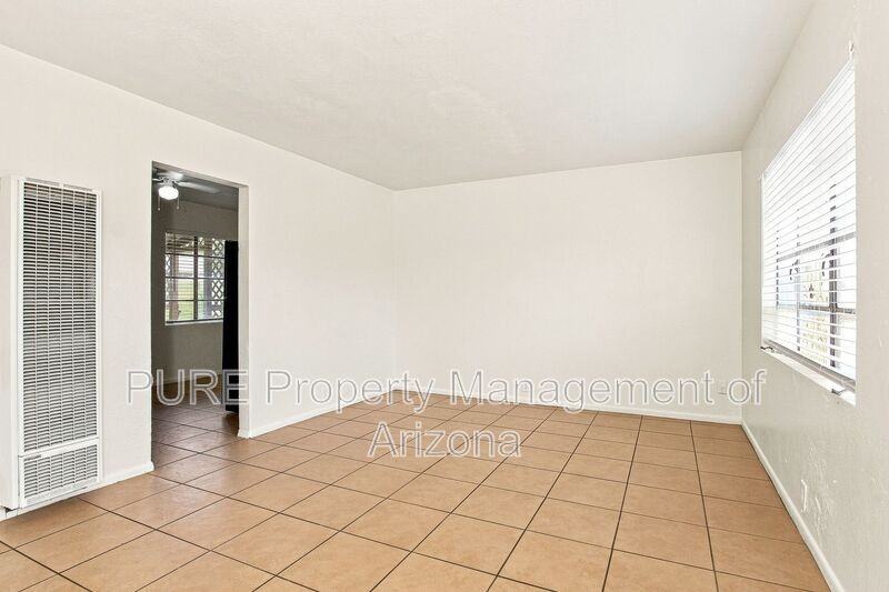 1251 E Rose Ln - Photo 3 of 21