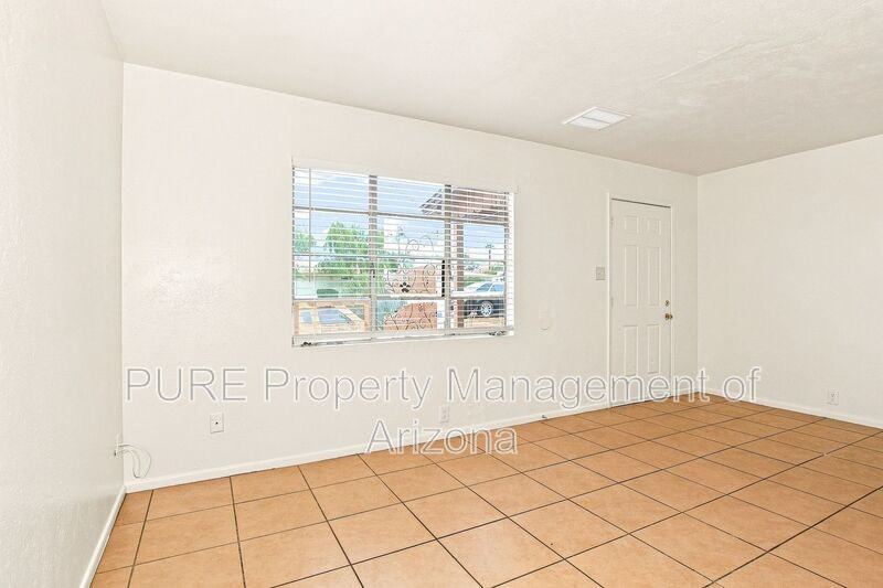 1251 E Rose Ln - Photo 5 of 21