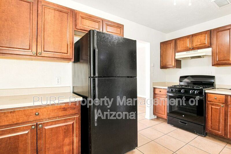 1251 E Rose Ln - Photo 7 of 21