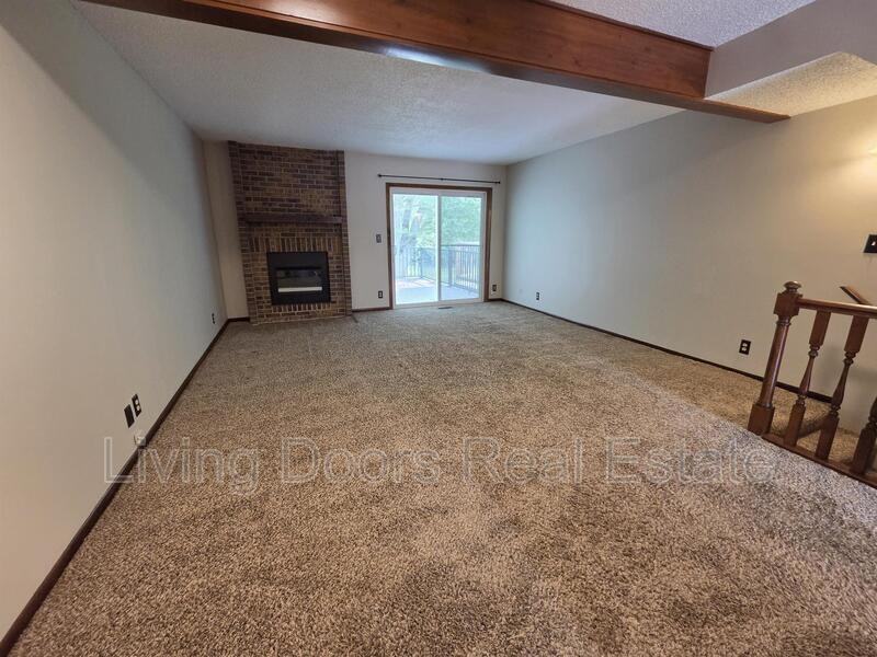 2335 Southwood Pl - Photo 4 of 18
