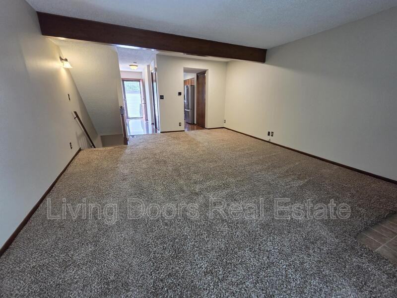 2335 Southwood Pl - Photo 5 of 18