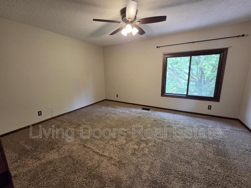 2335 Southwood Pl - Photo 7 of 18