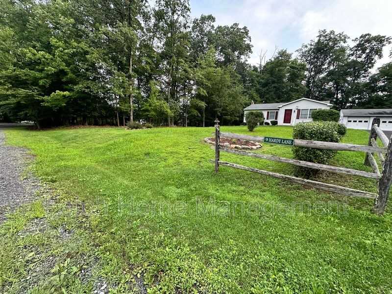 9 Hardy Ln - Photo 2 of 20