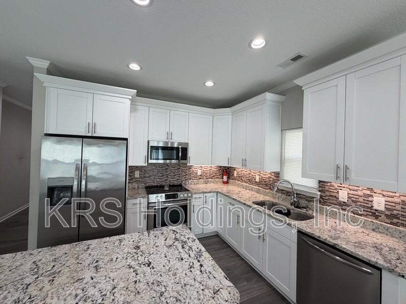 125 Charlotte Ave - Photo 5 of 15