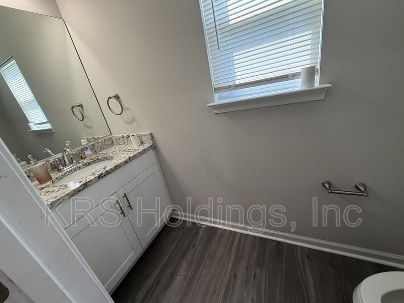 125 Charlotte Ave - Photo 6 of 15