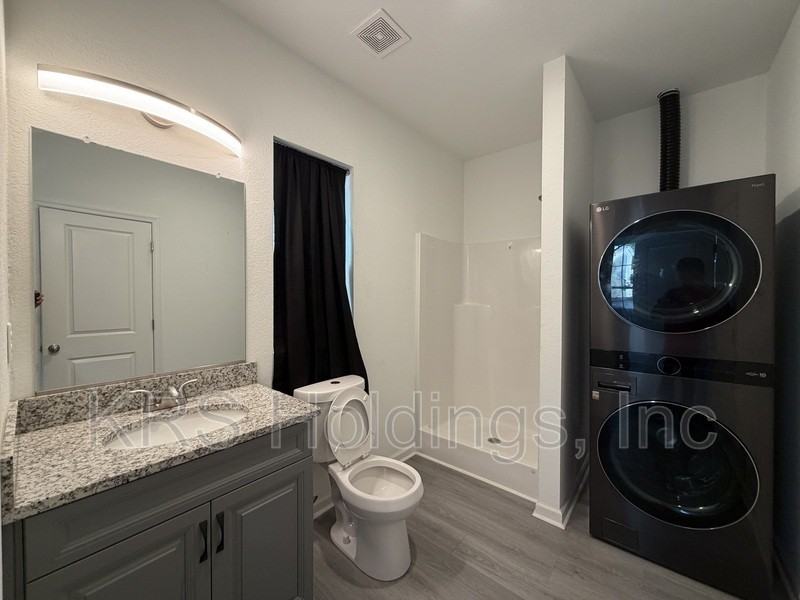 1010 Joyce St - Photo 5 of 15
