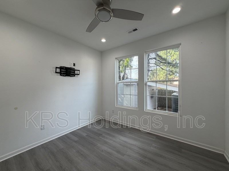 1010 Joyce St - Photo 6 of 15
