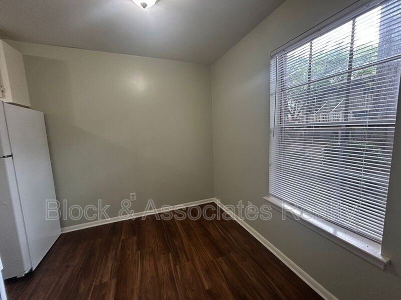 3824 - Photo 2 of 7