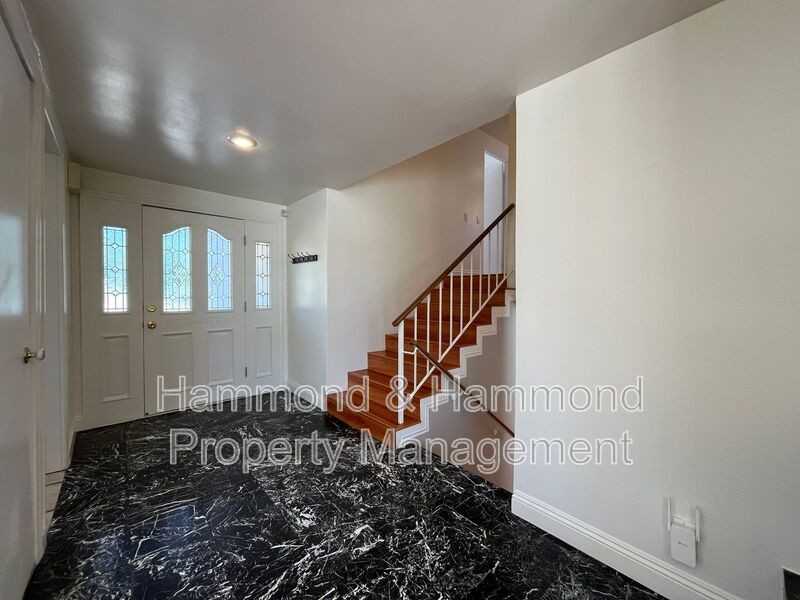 4527 Stark Ave - Photo 5 of 40