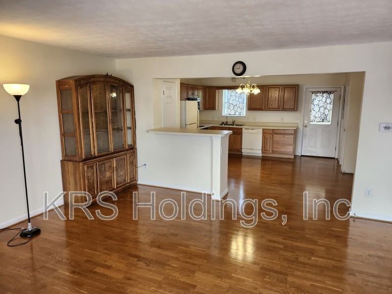 327 Emerson Ln - Photo 2 of 13
