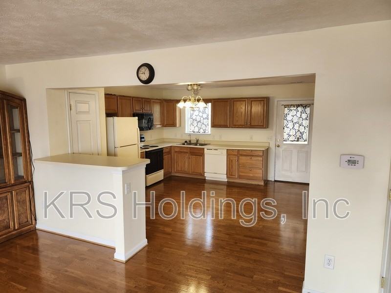 327 Emerson Ln - Photo 5 of 13