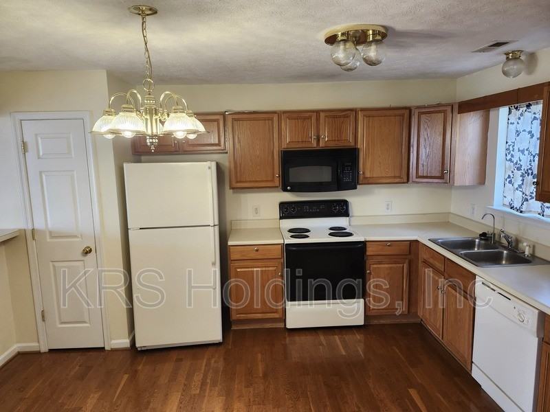 327 Emerson Ln - Photo 7 of 13