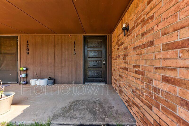 1713 Hillcrest Dr - Photo 3 of 30