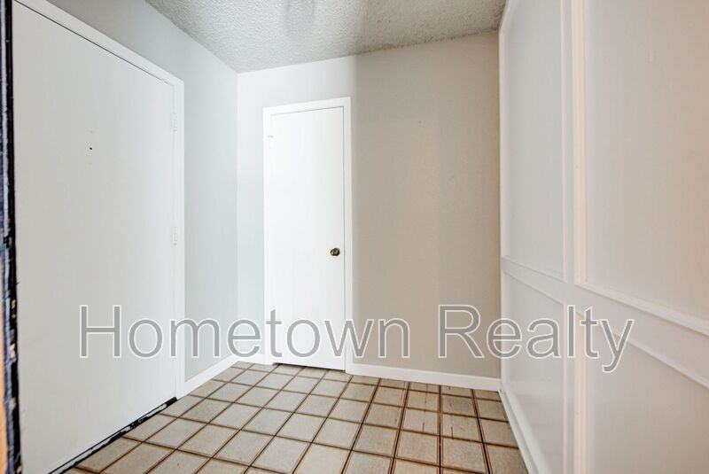1713 Hillcrest Dr - Photo 4 of 30