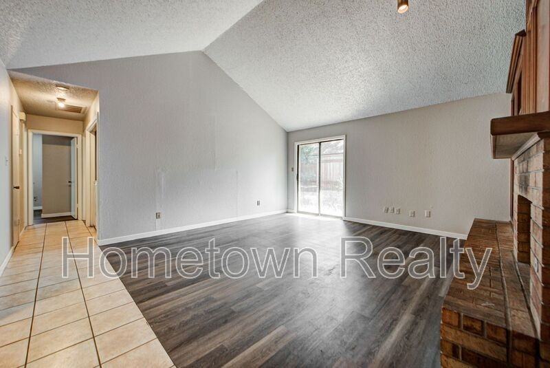 1713 Hillcrest Dr - Photo 5 of 30